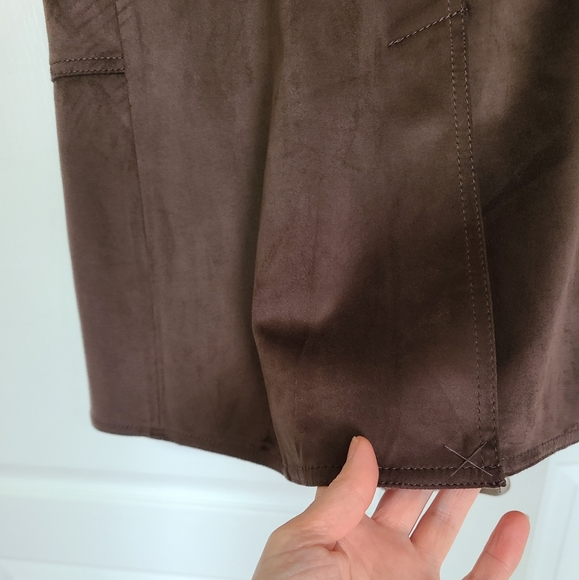 Long Sleeveless Faux Suede Vest - Picture 5 of 9